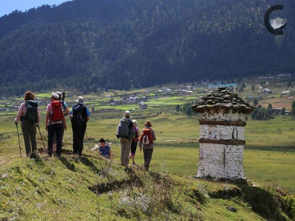 wandergruppe vom Lhowala ins Phobjikha Tal Bhutan