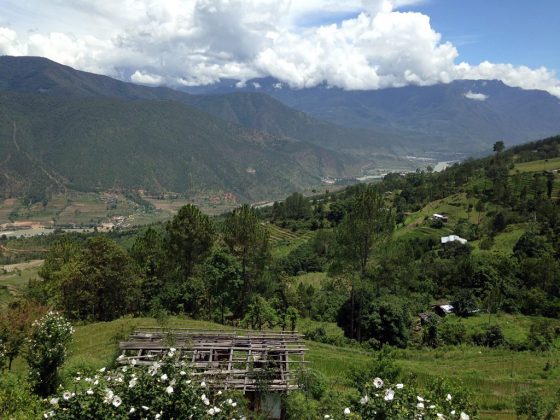 Ausblick von Aum Lekis Farmhaus auf das Punakha Tal
