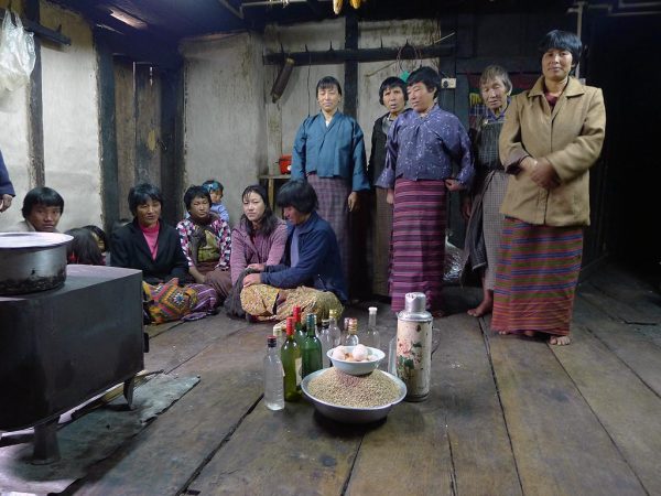 Frauen in Ney Lhuentse