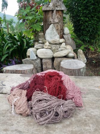 Garnfaerben mit Naturfarbe