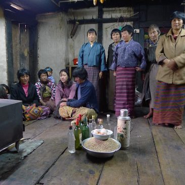 traditioneller Tshogchang Empfang in Ostbhutan