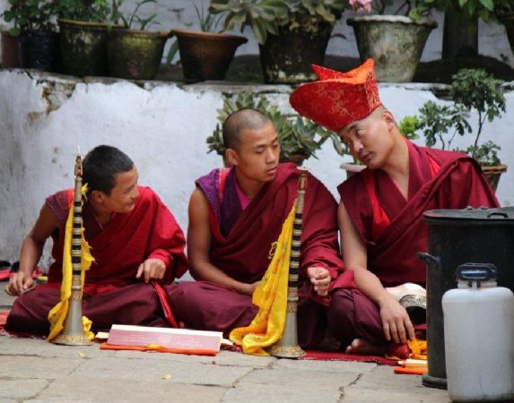 Begegnung im Kloster auf dem Sham Valley Trek Ladakh