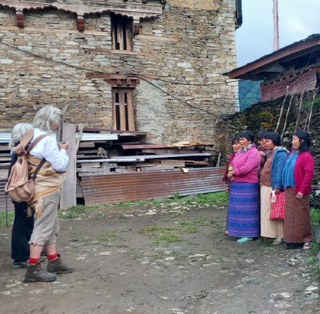 Empfang der Dorffrauen in Ney Lhuentse
