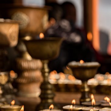 Butterlampen-Zeremonie im Shedra Bhutan