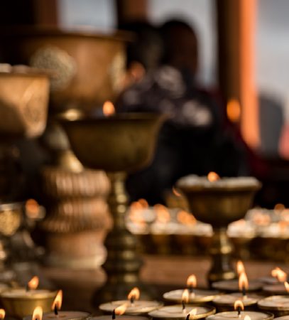 Butterlampen-Zeremonie im Shedra Bhutan